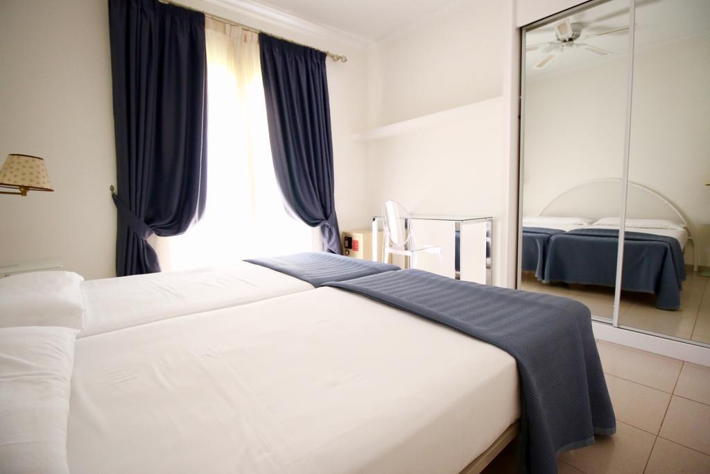 Apartment Golf Park Los Abrigos Quarto foto