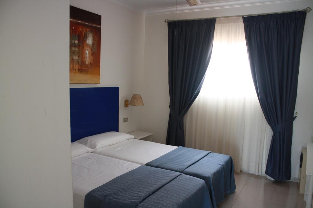 Apartment Golf Park Los Abrigos Quarto foto
